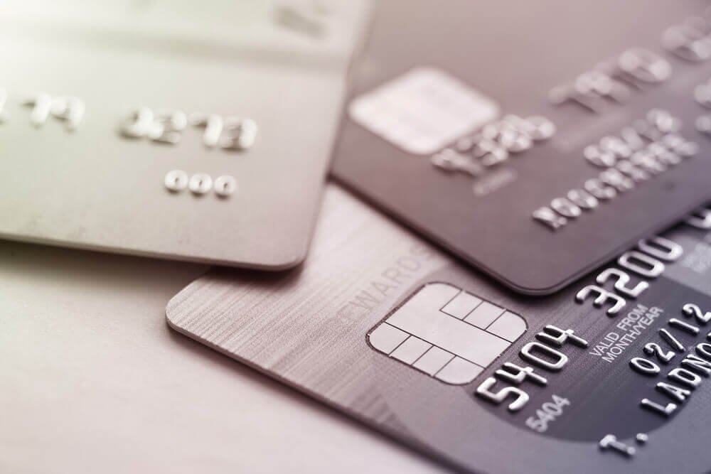 Desvendando o Cartão de Débito Internacional: Seu Melhor Amigo em Viagens e Compras Online!